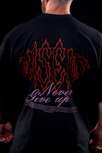 SOFT - CAMISETA OVERSIZED - NEVER GIVE UP PRETA